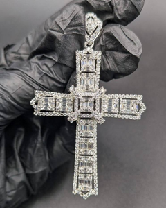 Pendentif Croix en Moissanite Taille Baguette, Collier Croix Sertie de Pierres, Bijoux Religieux de Luxe, Cadeau pour Hommes et Femmes - Product Image 1