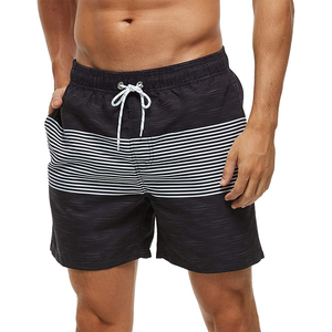 Restez au frais et confiant avec nos shorts de plage pour hommes à séchage rapide, tissu anti-humidité, doublure en maille respirante et entretien facile. - Product Image 5