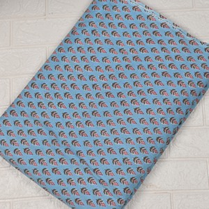 Tela de Algodón Ecológica Ignífuga con Estampado a Mano Estilo Kalamkari, Diseño de Hojas Azules Cielo Indias, Hecha a Mano para Prendas y Decoración del Hogar - Product Image 2
