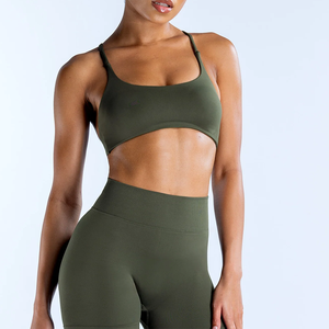 Conjunto Deportivo Ecológico para Mujer, Leggings de Cintura Alta Color Verde Sólido y Sujetador Deportivo, Transpirable, Elástico, con Patrón Geométrico - Product Image 1