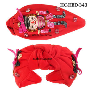 Diadema Navideña Hecha a Mano con Cuentas Rosas y Bordado de Diseño de Santa Claus, Accesorio Festivo y Elegante para el Cabello de Mujer - Product Image 5