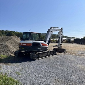 Excavatrice Bobcat E85 de qualité supérieure, conçue pour les travaux de construction lourds, avec une capacité de creusement puissante et des performances durables. - Product Image 4