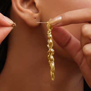 PRAO Luxe Marquise Crystal Half Flower Danglers Pendientes colgantes finos - Product Image 1