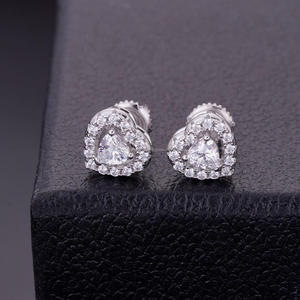 Élégantes boucles d'oreilles en forme de cœur en moissanite, en argent sterling 925, bijoux étincelants, cadeau pour homme - Product Image 1