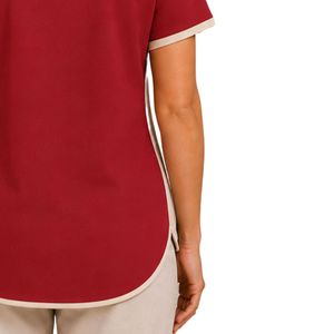 Camiseta Roja de Manga Corta con Cuello en V Asimétrico para Mujer, Bordado Floral, Ribete en Contraste, Detalle de Botones, Ropa Casual Personalizada al por Mayor - Product Image 6