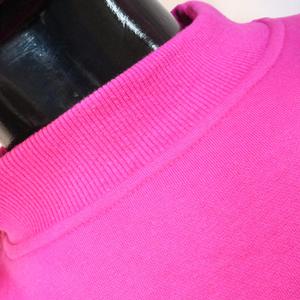 เสื้อสเวตเชิ้ตคอกลม ยูนิเซ็กส์ ทรงปกติ สีชมพูล้วน ถักแบบพูลโอเวอร์ สไตล์ลำลองสำหรับฤดูใบไม้ร่วง เนื้อผ้าเส้นใยละเอียด - Product Image 3
