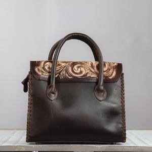 Bolso Tote de Cuero Genuino con Patrón Bordado, Cierre de Broche, Estilo Vintage para Uso Diario - Product Image 3