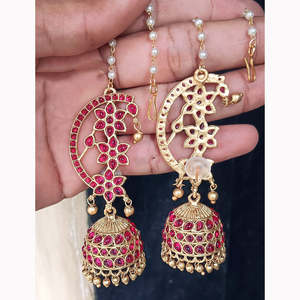 Boucles d'oreilles pendantes en laiton Rajwadi avec perles et pierres - Product Image 1
