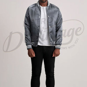 Chaqueta Varsity Gris Satinada para Hombre, Estilo Clásico de Béisbol, Chaqueta Bomber Casual con Botones a Presión, Estilo Letterman con Ribete Acanalado a Rayas - Product Image 3