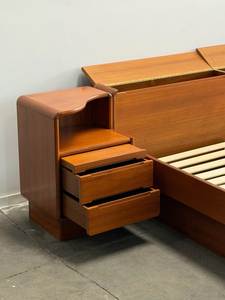 Base de Cama de Plataforma de Madera Maciza de Teca con Mesitas de Noche y Cajones de Almacenamiento, Muebles de Dormitorio Modernos de Mediados de Siglo - Product Image 3