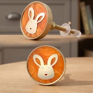 Pomo de latón para muebles con diseño de conejo, resina verde, diseño contemporáneo, ecológico, ajustable, multifunción, para cajones, cómodas y armarios - Product Image 1