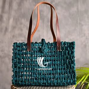 Sac à main bleu jonc de mer design chaud, sac fourre-tout tissé écologique avec poignées en cuir, sac de plage d'été du Vietnam - Product Image 2