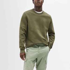 Sweat-shirt à col rond pour homme, vert olive, coupe classique, vêtement décontracté pour l'automne, tricot uni, pull respirant en coton - Product Image 1