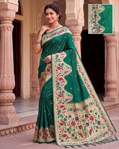 Sari indien vert émeraude avec bordure en brocart floral doré et pallu de créateur pour les mariages et les fêtes |   Traditionnel Ethnique - Product Image 1