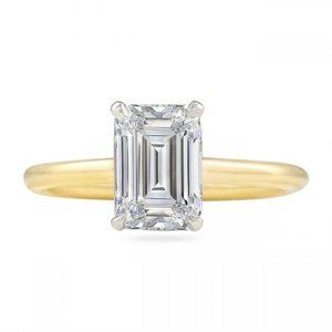 Anillo de Compromiso de Lujo con Diamante Cultivado en Laboratorio de Corte Esmeralda de 1.8 CT, Oro de Dos Tonos, Solitario de 4 Puntas, Certificado IGI - Product Image 2