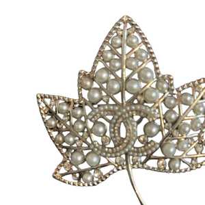 Broche de luxe en feuille d'argent avec perles et strass, élégante, pour revers, bijou de mode formel - Product Image 3