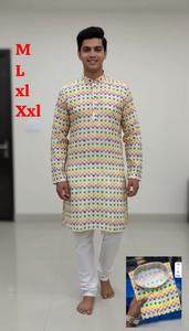 Kurta Pajama en coton épais pour homme, de la marque indienne Designer, avec un imprimé numérique élégant, idéal pour les festivals et les mariages, disponible à la vente. - Product Image 6