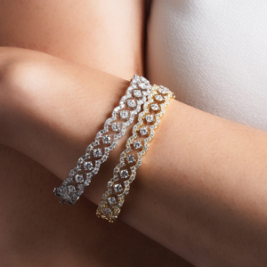 Bracelets de luxe pour femmes en or 18 carats avec diamants, design géométrique à taille brillante ronde, plaqué rhodium - Product Image 1