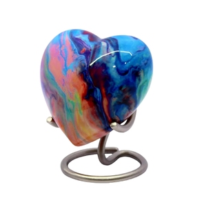 Urne commémorative Cœur d'or lisse et petit, pour cendres – Symbole décoratif de souvenir avec support métallique - Product Image 5