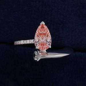 Anillo de compromiso de diamante talla pera rosa en oro blanco macizo con piedra de acento redonda asimétrica, solitario minimalista único con diseño bypass - Product Image 1