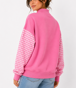 Sudadera OEM personalizada para mujer con cuello simulado, mangas con patchwork de guinga, apliques de letras, ajuste holgado y hombros caídos. - Product Image 4