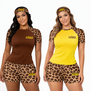 ชุดออกกำลังกายลายเสือดาว 3 ชิ้นสำหรับผู้หญิง พร้อมโลโก้สั่งทำ เสื้อแขนสั้นทรงแร็กแลน กางเกงขาสั้น ที่คาดผม ชุดกีฬาฟิตเนส OEM - Product Image 1
