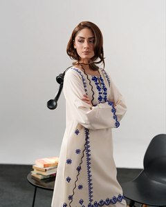 Kurti pakistanais blanc et bleu brodé pour femme, tunique élégante en coton, tenue traditionnelle d'été, vêtement ethnique - Product Image 6