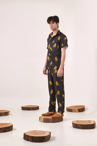 ชุดเซ็ตเสื้อและกางเกงขาสั้นลายเสือดาวสีดำสำหรับผู้ชายสุดเทรนดี้ เนื้อผ้าเบาสบาย เหมาะสำหรับใส่ลำลองในฤดูร้อน ทรงหลวมสไตล์สตรีทแฟชั่น - Product Image 3