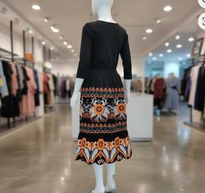 Falda Tradicional Micronesiana Personalizada al por Mayor, Falda Midi Elegante Negra con Bordado Floral para Mujer, Cintura Alta - Product Image 3