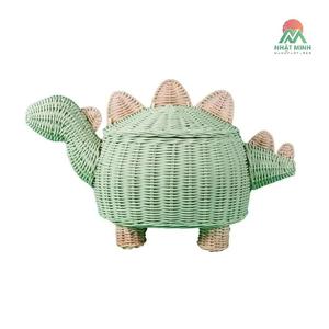 Un panier de rangement en rotin blanc, durable et fait main, en forme de dinosaure, avec couvercle amovible, idéal pour ranger les jouets des enfants. - Product Image 2