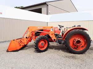 Tracteur M7060D 2017 – Équipement Premium Prêt à l'Exportation, Fourniture en Gros pour Travaux Lourds - Product Image 5