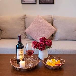 Hermosa frutera de ratán con borde ondulado y elegante, exhibe frutas con una presentación refinada. - Product Image 3