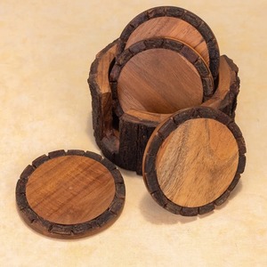 Sous-verres ronds en bois faits à la main, finition bois naturel, antidérapants, design Wabi Sabi, tapis et dessous de plat - Product Image 3