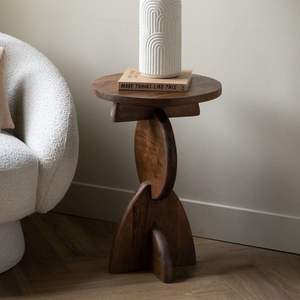 Mesa Auxiliar de Madera Diseñada para Destacar en Espacios Habitables con un Diseño Audaz y Acabado de Madera Natural - Product Image 6