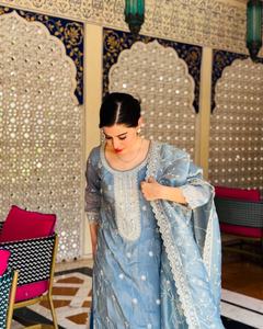 Traje Salwar Kameez Listo para Usar, Tradicional, de Seda Pura con Bordado Pesado en Oro, Mangas Largas, Completamente Cosido, para Bodas, Todas las Temporadas - Product Image 2