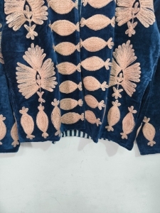 เสื้อแจ็คเก็ตกำมะหยี่ปักลายซูซานี สั้น สไตล์ลำลอง หวานๆ สำหรับผู้หญิง ระบายอากาศได้ดี งานฝีมือทำมือ ผ้าฝ้ายสั่งทำพิเศษ ดีไซน์สวยงาม - Product Image 4
