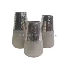 Elegante florero de aluminio fundido con acabado plateado para decoración de sala de estar y decoración de mesa corporativa de Azora Industries - Product Image 3