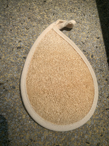 Éponge de bain en loofah naturelle en forme de goutte d'eau, exfoliante pour le corps, pour adultes, style simple, fabriquée au Vietnam - Product Image 4
