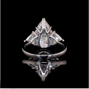Nouvelle bague à trois pierres en diamant de laboratoire taille poire, certifiée IGI et pureté VVS-VS, pour femme, provenant d'un fournisseur indien - Product Image 2