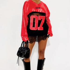 Maillot de football américain vintage rétro de luxe surdimensionné 2026 avec broderie, col en V, logo personnalisé, service OEM, haut de gamme pour femme - Product Image 3