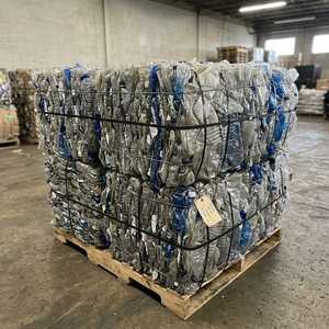 Materiales Plásticos Lavados de Primera Calidad, 100% Recortes de Botellas PET, Hojuelas Transparentes Clasificadas para Exportación a Granel, para Compradores y el Sector del Reciclaje - Product Image 1