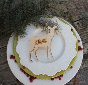 Adorno de Ciervo de Madera Personalizado con Nombre Grabado George, Decoración Navideña Rústica para Colgar en la Pared con Temática Animal - Product Image 2