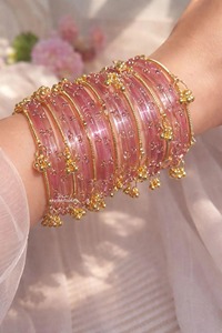 Juego de 12 Brazaletes de Metal Plateado con Cristales Rosados, Diseño de Gota de Lluvia, Estilo Kashmiri, para Bodas, Ecológicos, Únicos, Románticos y Apilables - Product Image 2