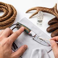 Couteau de chasse EDC à lame fixe en acier carbone fait main, manche en forme de cône de pin avec étui, vente directe usine