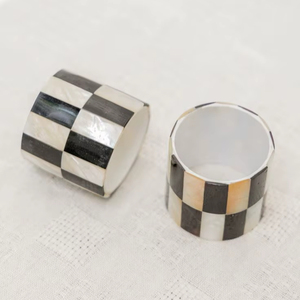 แหวนรองผ้าเช็ดปากดีไซน์ใหม่สไตล์ทองเหลืองฝังมุก แหวนรองผ้าเช็ดปากโลหะฝังมุก แหวนรองผ้าเช็ดปากสแตนเลส ราคาขายส่งจากโรงงาน - Product Image 1