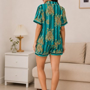 Ensemble de pyjama en satin vert imprimé tigre pour femme, manches courtes, boutonnage frontal, tenue de nuit d'été, short taille mi-haute tendance - Product Image 3