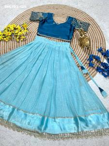 Lehenga acampanado de viscosa pesada con seda y tejido a cuadros, listo para usar, con blusa de manga bordada con motivos animales. Exportador indio. - Product Image 3