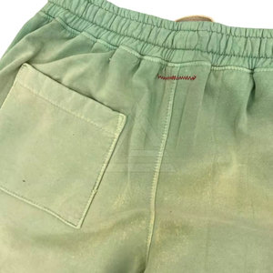 Shorts délavés pour hommes, fabriqués en tissu doux, parfaits pour l'été, le streetwear décontracté et les tenues quotidiennes confortables et élégantes. - Product Image 4