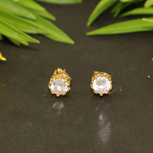 Pendientes de corona con circonita cúbica de 7 mm, diseño moderno y elegante, chapados en oro de 22k, para mujeres y niñas, joyería al por mayor. - Product Image 4
