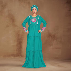 Kaftan brodé en rayonne avec un travail de broderie détaillé sur le devant, un design évasé à plusieurs niveaux, des manches ornées et une silhouette élégante longue jusqu'au sol. - Product Image 3